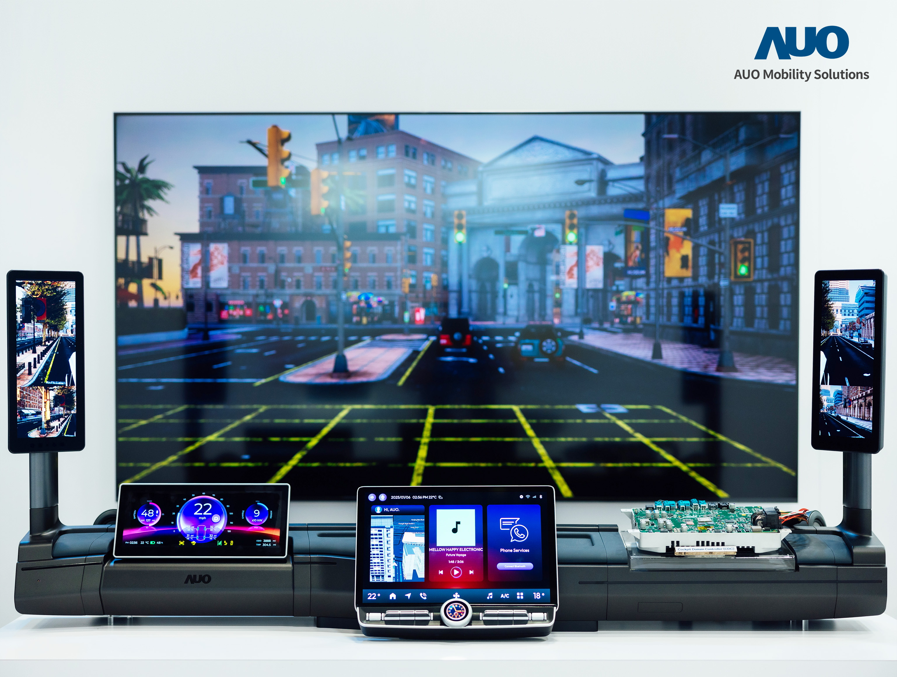 8868体育智慧行动推出智慧座舱域控平台，支持CDC、分区架构并整合AI运算模块，提供智能体感与座舱互动功能，驱动个人化座舱功能全面升级。