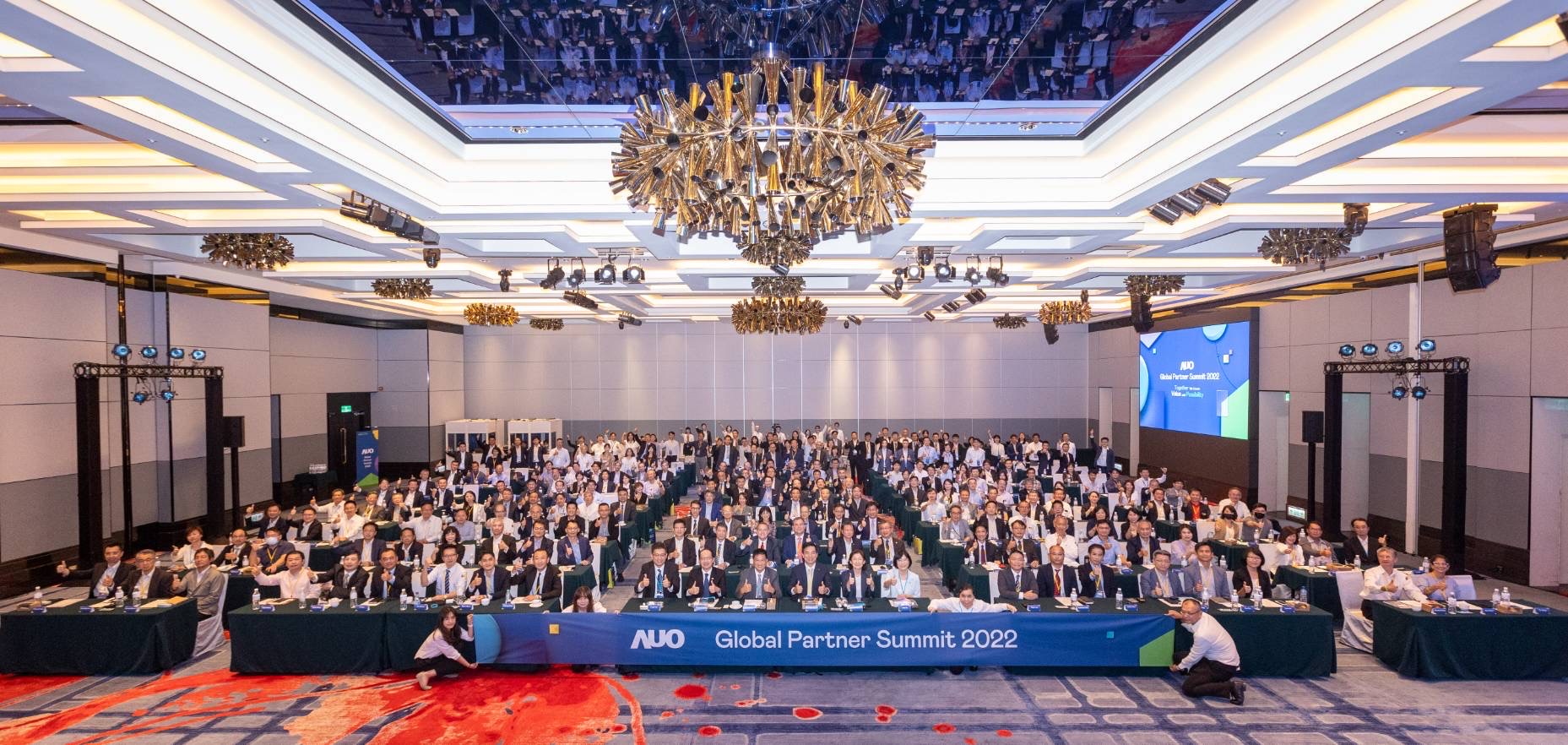 友達推動「安心、創新、用心、同心、盡心」五星職旅，為菲籍員工打造全方位照護，首度贏得「人權實踐與發展領袖獎」殊榮