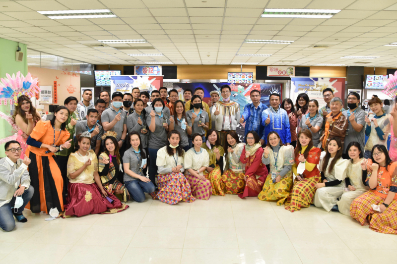 友達推動「安心、創新、用心、同心、盡心」五星職旅，為菲籍員工打造全方位照護，首度贏得「人權實踐與發展領袖獎」殊榮