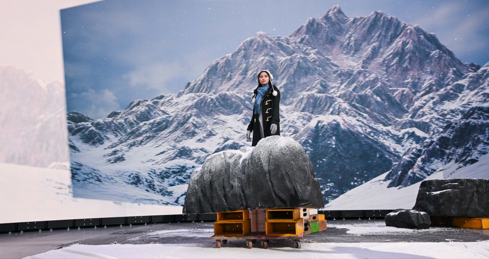 友達顯示屏專業調校技術與專案安裝經驗，使顯示屏呈現創作者想表達的精緻內容，讓表演者有沉浸式臨場感使演出逼真