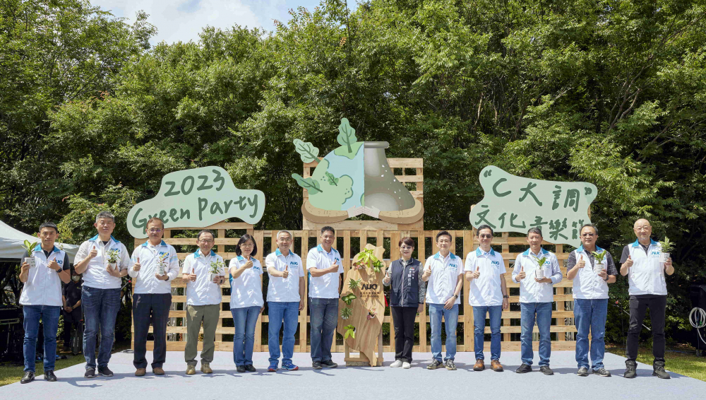 友達光電攜手供應商夥伴及台中市政府，共同倡議及推廣加樹減塑、節能減碳的淨零綠生活