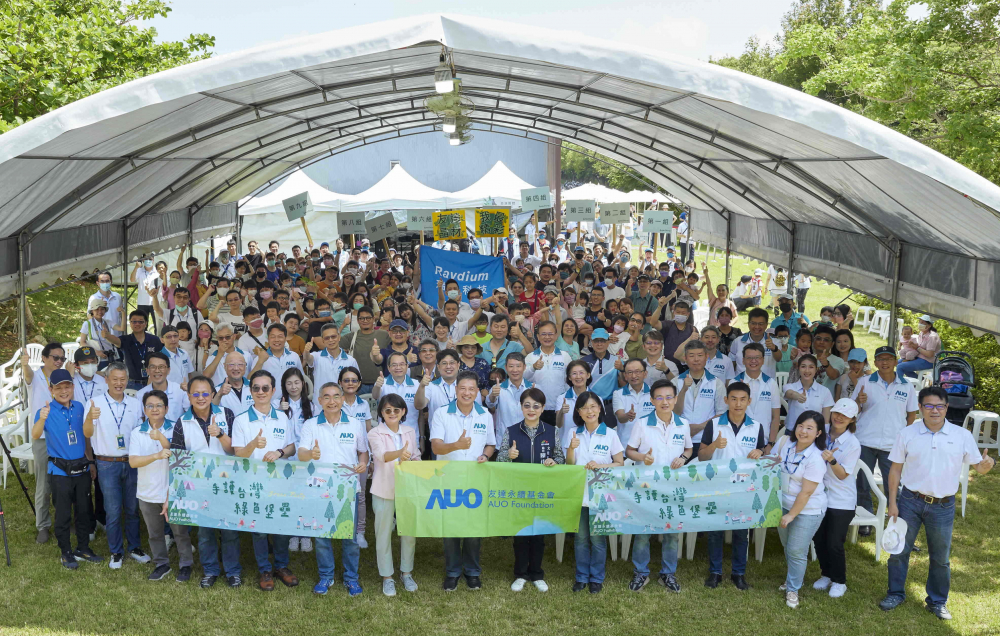 友達永續基金會號召企業志工、在地鄰里、產官學和供應商夥伴齊聚一堂，攜手植樹護樹，以行動實踐對環境友善的承諾