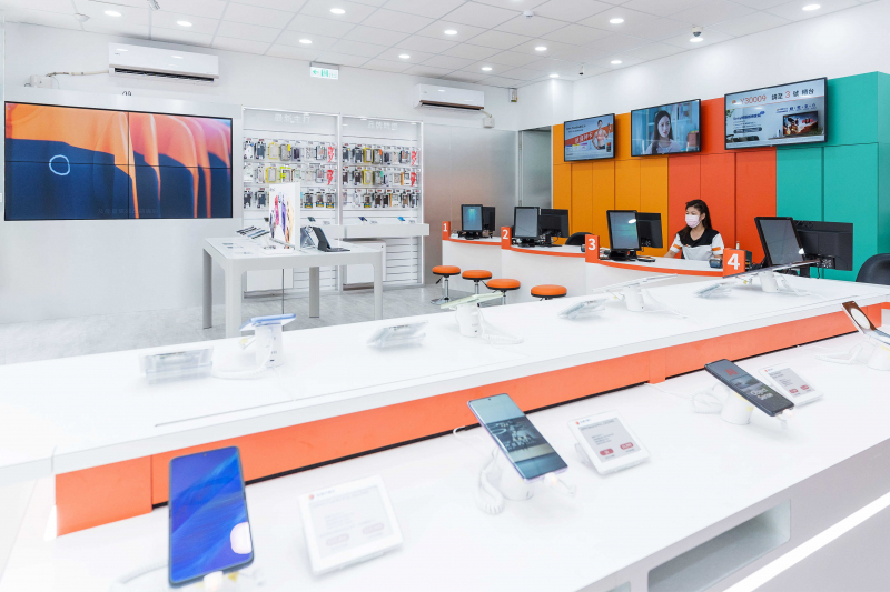 創利空間智慧零售軟硬整合方案，協助台灣大哥大門市完成數位內容行銷系統的佈建，打造全新世代的數位服務據點