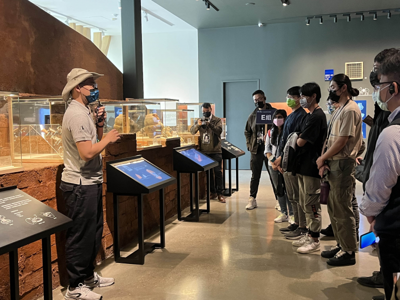 友達招募員工為文化志工，擔任文化館導覽大使，積極推廣文資保存、文史教育