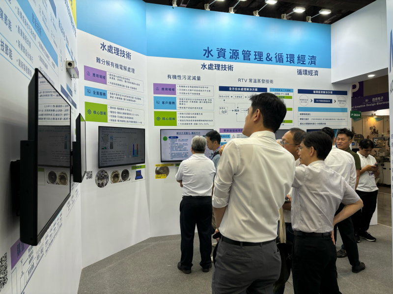 友達以深厚的智慧製造經驗發展永續戰略，積極延伸價值鏈，轉化成可供外界使用的綠色智慧服務，進軍SEMICON Taiwan 2024，提供半導體產業鏈打造AI世代的永續即戰力。