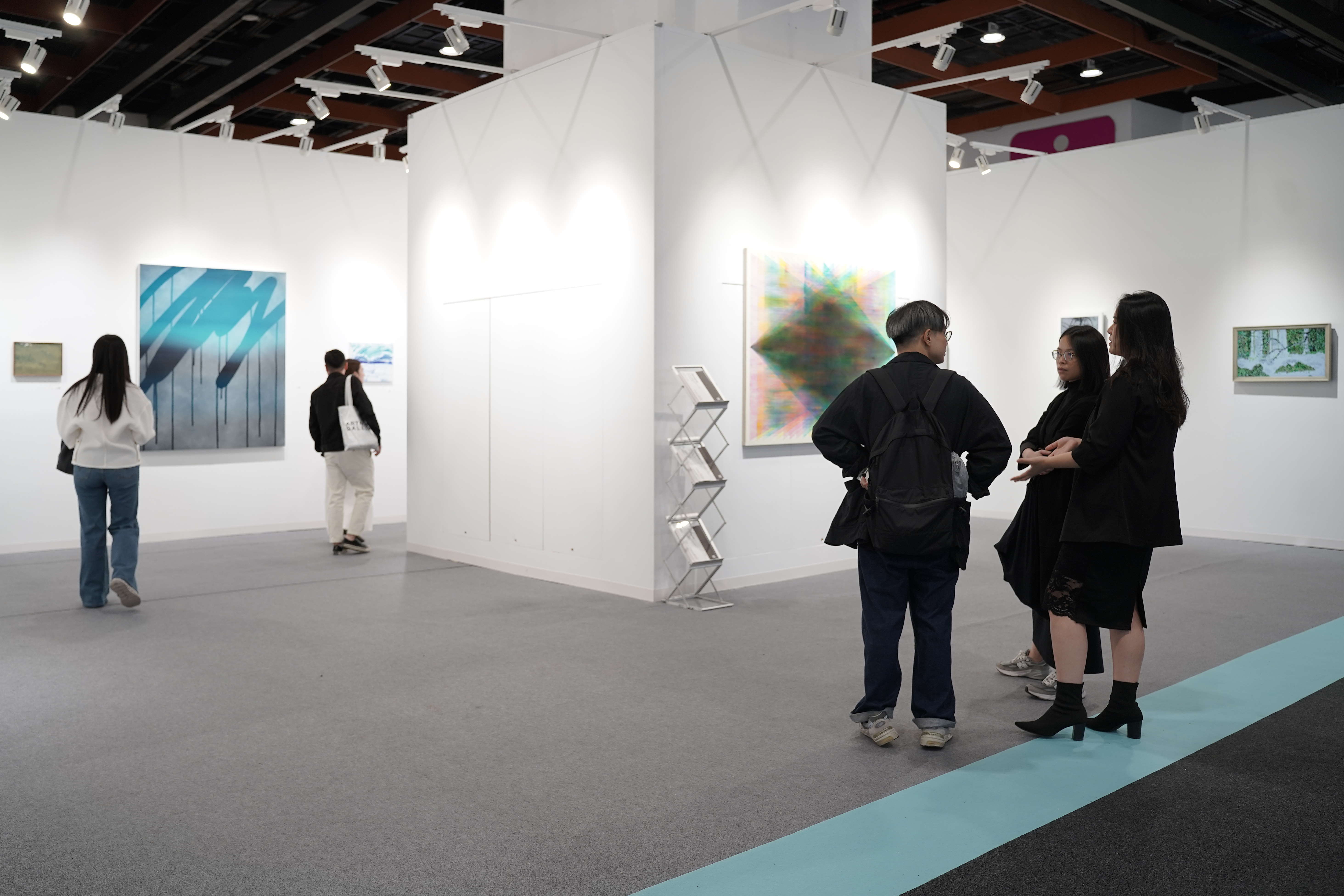 友達FindARTs將數位藝術與傳統媒介連結起來，不僅為觀眾呈現出卓越的視覺饗宴，更期望啟發新的藝術創作與展示形式，揭開數位藝術的新殿堂