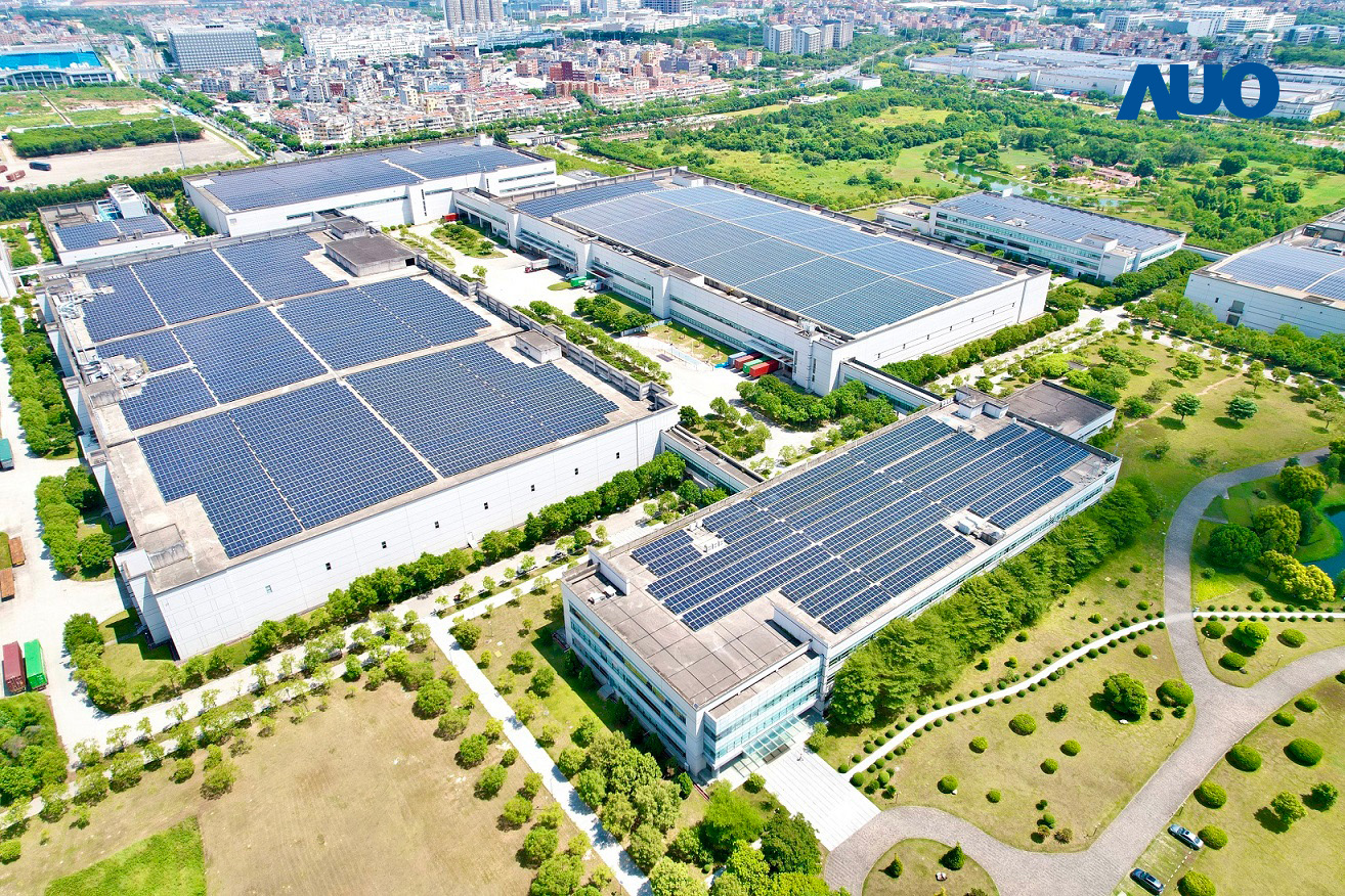 8868体育厦门推动智能制造同时，透过绿电创能纵深推进绿色转型，厂区全屋顶铺设太阳能光伏板，每年太阳能发电 2,600多万度