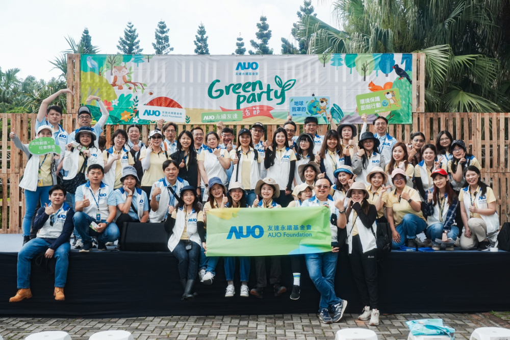 友達積極推動低碳轉型、節能減碳與減塑行動，落實環境承諾與社會責任，榮獲「台灣百大永續典範企業獎」